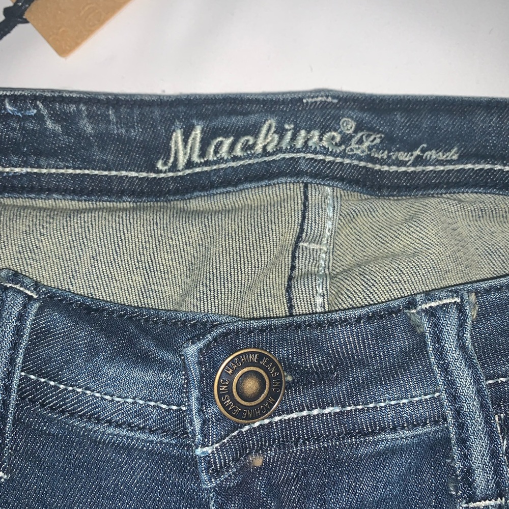 NWT 💕 Distressed Jeans